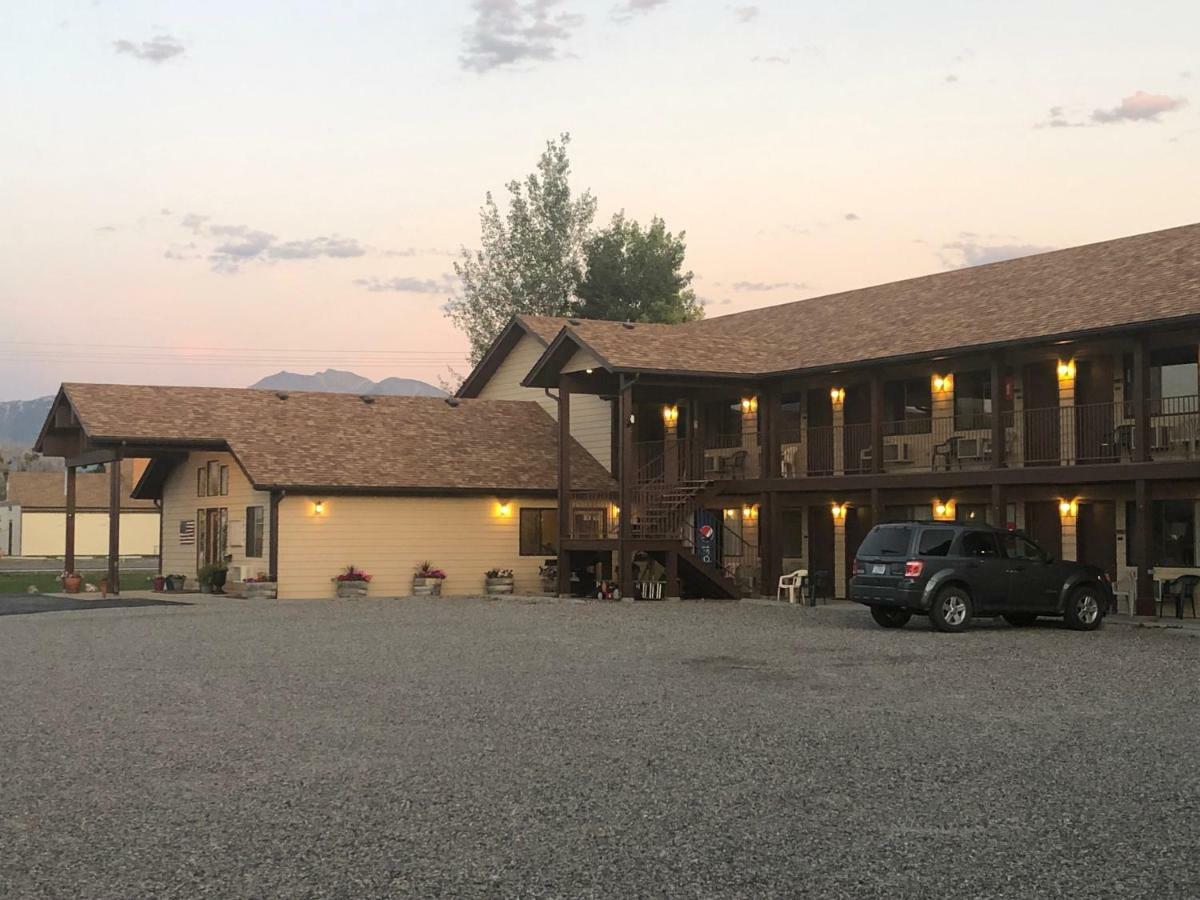 Red Bear Inn Эннис Экстерьер фото